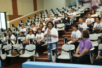 ผู้บริหารคณะศึกษาศาสตร์ ให้การต้อนรับนักศึกษารหัส 17 ในโอกาสเข้ามอบทุนการศึกษาและจัดกิจกรรมคืนสู่เหย้า รหัส 172