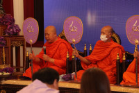 ผู้บริหารคณะศึกษาศาสตร์ มช. ร่วมพิธีทำบุญตักบาตร พระสงฆ์ 60 รูป พิธีขึ้นท้าวทั้งสี่และพิธีถวายเครื่องสักการะบวงสรวงศาลพระภูมิเจ้าที่ และ พิธีถวายพวงมาลัยดอกไม้สด แสดงความเคารพต่อ มล.ปิ่น มาลากุล เนื่องในโอกาสครบรอบ 60 ปี แห่งการสถาปนามหาวิทยาลัยเชียงใหม่ 