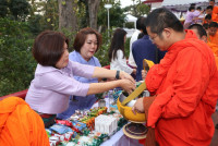 ผู้บริหารคณะศึกษาศาสตร์ มช. ร่วมพิธีทำบุญตักบาตร พระสงฆ์ 60 รูป พิธีขึ้นท้าวทั้งสี่และพิธีถวายเครื่องสักการะบวงสรวงศาลพระภูมิเจ้าที่ และ พิธีถวายพวงมาลัยดอกไม้สด แสดงความเคารพต่อ มล.ปิ่น มาลากุล เนื่องในโอกาสครบรอบ 60 ปี แห่งการสถาปนามหาวิทยาลัยเชียงใหม่ 