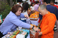 ผู้บริหารคณะศึกษาศาสตร์ มช. ร่วมพิธีทำบุญตักบาตร พระสงฆ์ 60 รูป พิธีขึ้นท้าวทั้งสี่และพิธีถวายเครื่องสักการะบวงสรวงศาลพระภูมิเจ้าที่ และ พิธีถวายพวงมาลัยดอกไม้สด แสดงความเคารพต่อ มล.ปิ่น มาลากุล เนื่องในโอกาสครบรอบ 60 ปี แห่งการสถาปนามหาวิทยาลัยเชียงใหม่ 