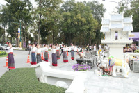 ผู้บริหารคณะศึกษาศาสตร์ มช. ร่วมพิธีทำบุญตักบาตร พระสงฆ์ 60 รูป พิธีขึ้นท้าวทั้งสี่และพิธีถวายเครื่องสักการะบวงสรวงศาลพระภูมิเจ้าที่ และ พิธีถวายพวงมาลัยดอกไม้สด แสดงความเคารพต่อ มล.ปิ่น มาลากุล เนื่องในโอกาสครบรอบ 60 ปี แห่งการสถาปนามหาวิทยาลัยเชียงใหม่ 