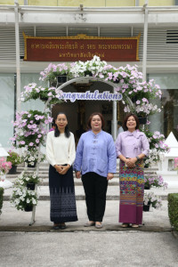 ผู้บริหารคณะศึกษาศาสตร์ มช. ร่วมพิธีทำบุญตักบาตร พระสงฆ์ 60 รูป พิธีขึ้นท้าวทั้งสี่และพิธีถวายเครื่องสักการะบวงสรวงศาลพระภูมิเจ้าที่ และ พิธีถวายพวงมาลัยดอกไม้สด แสดงความเคารพต่อ มล.ปิ่น มาลากุล เนื่องในโอกาสครบรอบ 60 ปี แห่งการสถาปนามหาวิทยาลัยเชียงใหม่ 