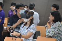 คณาจารย์คณะศึกษาศาสตร์ และคณาจารย์โรงเรียนสาธิตฯ เข้าร่วมศึกษาดูงาน Virtual Reality Classroom คณะบริหารธุรกิจ