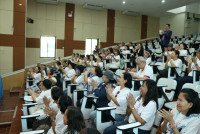 ผู้บริหารคณะศึกษาศาสตร์ ให้การต้อนรับนักศึกษารหัส 19 ในโอกาสเข้ามอบทุนการศึกษาและจัดกิจกรรม {อุ่นไอฮัก ถักทอใจ๋ สานสายใย ED192}