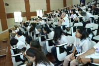 ผู้บริหารคณะศึกษาศาสตร์ ให้การต้อนรับนักศึกษารหัส 19 ในโอกาสเข้ามอบทุนการศึกษาและจัดกิจกรรม {อุ่นไอฮัก ถักทอใจ๋ สานสายใย ED192}