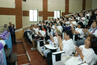 ผู้บริหารคณะศึกษาศาสตร์ ให้การต้อนรับนักศึกษารหัส 19 ในโอกาสเข้ามอบทุนการศึกษาและจัดกิจกรรม {อุ่นไอฮัก ถักทอใจ๋ สานสายใย ED192}