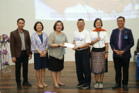 ผู้บริหารคณะศึกษาศาสตร์ ให้การต้อนรับนักศึกษารหัส 19 ในโอกาสเข้ามอบทุนการศึกษาและจัดกิจกรรม {อุ่นไอฮัก ถักทอใจ๋ สานสายใย ED192}