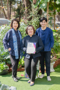 ผู้บริหารคณะศึกษาศาสตร์ มช. ร่วมแสดงความยินดีกับ รศ.ดร.เกียรติสุดา ศรีสุข และคณะ ในโอกาสรับรางวัลการวิจัยแห่งชาติ รางวัลผลงานวิจัย {ระดับดี} ประจำปี 2567 จากสำนักงานการวิจัยแห่งชาติ (วช.)