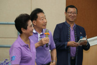 ผู้บริหารคณะศึกษาศาสตร์ ให้การต้อนรับนักศึกษารหัส 14 และ 15 ในโอกาสเข้าเยี่ยมคณะ แสดงมุทิตาจิตต่อคณาจารย์อาวุโส และมอบทุนการศึกษาแก่นักศึกษาที่ขาดแคลนทุนทรัพย์