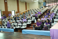 ผู้บริหารคณะศึกษาศาสตร์ ให้การต้อนรับนักศึกษารหัส 14 และ 15 ในโอกาสเข้าเยี่ยมคณะ แสดงมุทิตาจิตต่อคณาจารย์อาวุโส และมอบทุนการศึกษาแก่นักศึกษาที่ขาดแคลนทุนทรัพย์