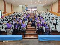 ผู้บริหารคณะศึกษาศาสตร์ ให้การต้อนรับนักศึกษารหัส 14 และ 15 ในโอกาสเข้าเยี่ยมคณะ แสดงมุทิตาจิตต่อคณาจารย์อาวุโส และมอบทุนการศึกษาแก่นักศึกษาที่ขาดแคลนทุนทรัพย์