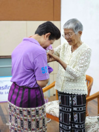 ผู้บริหารคณะศึกษาศาสตร์ ให้การต้อนรับนักศึกษารหัส 14 และ 15 ในโอกาสเข้าเยี่ยมคณะ แสดงมุทิตาจิตต่อคณาจารย์อาวุโส และมอบทุนการศึกษาแก่นักศึกษาที่ขาดแคลนทุนทรัพย์