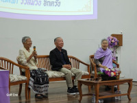 ผู้บริหารคณะศึกษาศาสตร์ ให้การต้อนรับนักศึกษารหัส 14 และ 15 ในโอกาสเข้าเยี่ยมคณะ แสดงมุทิตาจิตต่อคณาจารย์อาวุโส และมอบทุนการศึกษาแก่นักศึกษาที่ขาดแคลนทุนทรัพย์