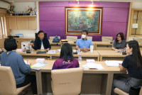 เลขานุการคณะศึกษาศาสตร์ ให้การต้อนรับเลขานุการและเจ้าหน้าที่วิทยาลัยศิลปะ สื่อ และเทคโนโลยี เข้าแลกเปลี่ยนเรียนรู้ด้านการขอกำหนดตำแหน่งที่สูงขึ้นของบุคลากรสายปฏิบัติการ