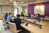 เลขานุการคณะศึกษาศาสตร์ ให้การต้อนรับเลขานุการและเจ้าหน้าที่วิทยาลัยศิลปะ สื่อ และเทคโนโลยี เข้าแลกเปลี่ยนเรียนรู้ด้านการขอกำหนดตำแหน่งที่สูงขึ้นของบุคลากรสายปฏิบัติการ