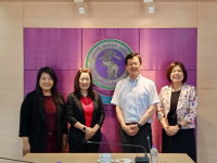 ผู้บริหารคณะศึกษาศาสตร์ Asst.Prof.Takehiro Ono อาจารย์จาก Hokkaido University of Education ประเทศญี่ปุ่น เพื่อเก็บข้อมูลโครงการครูรัก(ษ์)ถิ่น