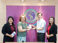 ผู้บริหารคณะศึกษาศาสตร์ Asst.Prof.Takehiro Ono อาจารย์จาก Hokkaido University of Education ประเทศญี่ปุ่น เพื่อเก็บข้อมูลโครงการครูรัก(ษ์)ถิ่น