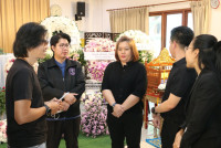 ผู้บริหารและเจ้าหน้าที่คณะศึกษาศาสตร์ มช. ร่วมวางพวงหรีดไว้อาลัยแด่ ศาสตราจารย์ ดร.ระวิวรรณ โอฬารรัตน์มณี