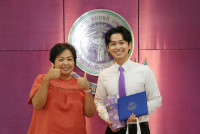 พนักงานจาก Mitsubishi Corporation ประเทศญี่ปุ่น เข้ารับมอบประกาศนียบัตรสำเร็จการศึกษาตามโครงการฯ