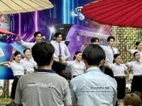 ผู้บริหารคณะศึกษาศาสตร์ มช. ร่วมให้การต้อนรับนักศึกษาใหม่มหาวิทยาลัยเชียงใหม่ รหัส 67 ที่เข้าร่วมกิจกรรมประเพณีรับน้องรถไฟ ปี 2567