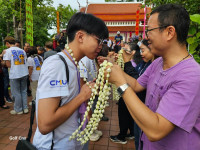 ผู้บริหารคณะศึกษาศาสตร์ มช. ร่วมให้การต้อนรับนักศึกษาใหม่มหาวิทยาลัยเชียงใหม่ รหัส 67 ที่เข้าร่วมกิจกรรมประเพณีรับน้องรถไฟ ปี 2567