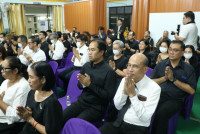 ผู้บริหารและเจ้าหน้าที่คณะศึกษาศาสตร์ มช. ร่วมพิธีบำเพ็ญกุศลและสวดอภิธรรมศพ คุณพ่อชัยฤทธิ์ เตชะพันธุ์ บิดาของ ศาสตราจารย์ปฏิบัติ ดร.ชรินทร์ เตชะพันธุ์ รองอธิการบดีมหาวิทยาลัย​เชียงใหม่ 