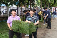 คณะศึกษาศาสตร์ มช. จัดกิจกรรมปรับปรุงภูมิทัศน์ (ปลูกหญ้า) เนื่องในโอกาสพระราชพิธีมหามงคลเฉลิมพระชนมพรรษา 6 รอบ พระบาทสมเด็จพระเจ้าอยู่หัว 28 กรกฎาคม 2567