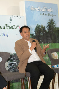 ภาควิชาหลักสูตรฯ จัดกิจกรรมเปิดตัวหนังสือ { ห้องเรียนไร้ผนัง }