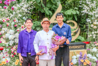 ผู้เกษียณอายุงาน/ราชการคณะศึกษาศาสตร์ มช. ร่วมพิธีมอบเกียรติบัตรและกล่าวแสดงมุทิตาจิต แก่ข้าราชการ พนักงานมหาวิทยาลัย ลูกจ้างประจำ และพนักงานส่วนงานที่เกษียณอายุราชการ ประจำปี 2567