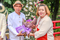 ผู้เกษียณอายุงาน/ราชการคณะศึกษาศาสตร์ มช. ร่วมพิธีมอบเกียรติบัตรและกล่าวแสดงมุทิตาจิต แก่ข้าราชการ พนักงานมหาวิทยาลัย ลูกจ้างประจำ และพนักงานส่วนงานที่เกษียณอายุราชการ ประจำปี 2567