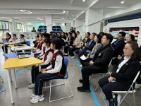 คณะผู้บริหาร คณาจารย์ อาจารย์สาธิตฯ คณะศึกษาศาสตร์ มช. เข้าเยี่ยมชมการเรียนการสอนที่โรงเรียนมัธยมหมายเลข 2 ฉวี่หยาง นครเซี่ยงไฮ้