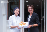 ผู้บริหารคณะศึกษาศาสตร์ ประสานงานนำผู้แทนจากมูลนิธิอีดีพี EDP ALUMNI และสมาคมบริษัทจดทะเบียนไทย มอบเงินช่วยเหลือ 4 โรงเรียนที่ประสบอุทกภัยจังหวัดเชียงใหม่