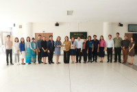 ผู้บริหาร คณาจารย์ เจ้าหน้าที่คณะศึกษาศาสตร์ มช. และโรงเรียนสาธิตมหาวิทยาลัยเชียงใหม่ ร่วมแสดงความยินดีแด่ รองศาสตราจารย์ ดร. เกียรติสุดา ศรีสุข ในโอกาสเข้ารับ โล่รางวัลพระราชทานอาจารย์ดีเด่นแห่งชาติ สาขาสังคมศาสตร์ ประจำปี พ.ศ. 2567 (ปอมท.)