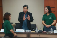 ผู้บริหารคณะศึกษาศาสตร์ และคณะผู้วิจัย ให้การต้อนรับคณะกรรมการติดตามประเมินผลโครงการจากกองทุนพัฒนาสื่อปลอดภัยและสร้างสรรค์ 