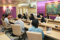 ผู้บริหารให้การต้อนรับอาจารย์และนักศึกษาจาก Tohoku Gakuin University ประเทศญี่ปุ่น ในโอกาสเข้าหารือรายละเอียดของการส่งนักศึกษาระดับ ป.ตรี มาเป็นผู้ช่วยสอนใน รร.สาธิตฯ