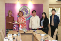 ผู้บริหารให้การต้อนรับอาจารย์และนักศึกษาจาก Tohoku Gakuin University ประเทศญี่ปุ่น ในโอกาสเข้าหารือรายละเอียดของการส่งนักศึกษาระดับ ป.ตรี มาเป็นผู้ช่วยสอนใน รร.สาธิตฯ