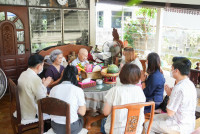 คณะผู้บริหารคณะศึกษาศาสตร์ ม.เชียงใหม่ ร่วมสระเกล้าดำหัวขอพรจากศาสตราจารย์เกียรติคุณสุวัฒก์ นิยมค้า เนื่องในประเพณีสงกรานต์ 2568