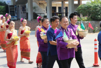 รดน้ำดำหัวอธิการบดี และ คณาจารย์อาวุโสของคณะฯ