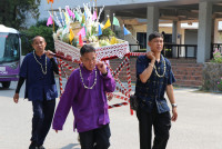 รดน้ำดำหัวอธิการบดี และ คณาจารย์อาวุโสของคณะฯ