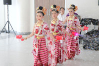 รดน้ำดำหัวอธิการบดี และ คณาจารย์อาวุโสของคณะฯ