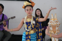 รดน้ำดำหัวอธิการบดี และ คณาจารย์อาวุโสของคณะฯ