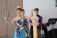 รดน้ำดำหัวอธิการบดี และ คณาจารย์อาวุโสของคณะฯ