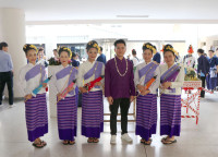 รดน้ำดำหัวอธิการบดี และ คณาจารย์อาวุโสของคณะฯ