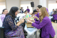 รดน้ำดำหัวอธิการบดี และ คณาจารย์อาวุโสของคณะฯ