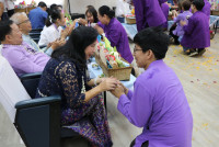 รดน้ำดำหัวอธิการบดี และ คณาจารย์อาวุโสของคณะฯ
