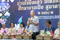 รดน้ำดำหัวอธิการบดี และ คณาจารย์อาวุโสของคณะฯ