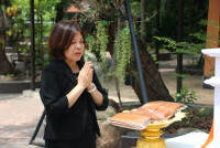 ผู้บริหาร คณาจารย์ และบุคลากร คณะศึกษาศาสตร์ มช. ร่วมงานบำเพ็ญกุศลสวดอภิธรรม และฌาปนกิจศพ คุณแม่รัตนา อินต๊ะปั๋น 