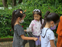 ละอ่อนสาธิตฮ่วมใจ๋บำเพ็ญประโยชน์ ณ วัดฝายหิน ปีการศึกษา 2568