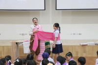 การแต่งกายประกอบการแสดงนาฏศิลป์พื้นเมือง 