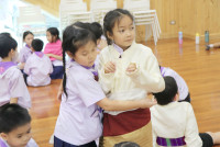 การแต่งกายประกอบการแสดงนาฏศิลป์พื้นเมือง 
